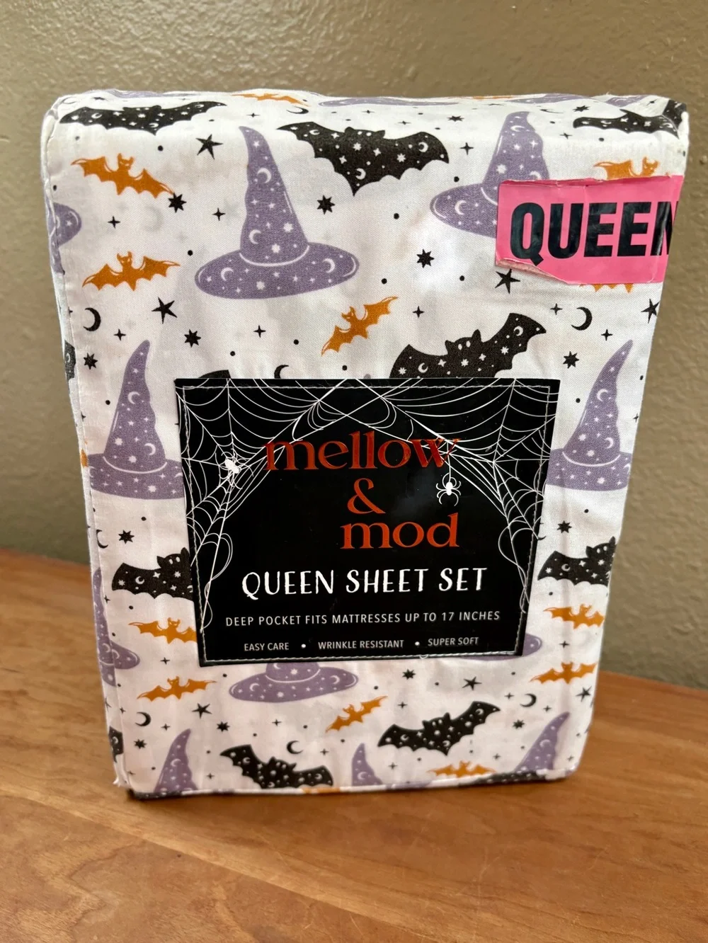 Mellow & Mod Witch Hats & Bats Halloween Queen 4-Piece Sheet Set, NEW